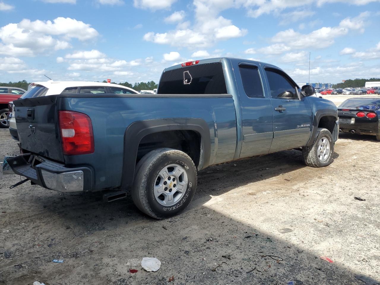 2009 Chevrolet Silverado - Image 3