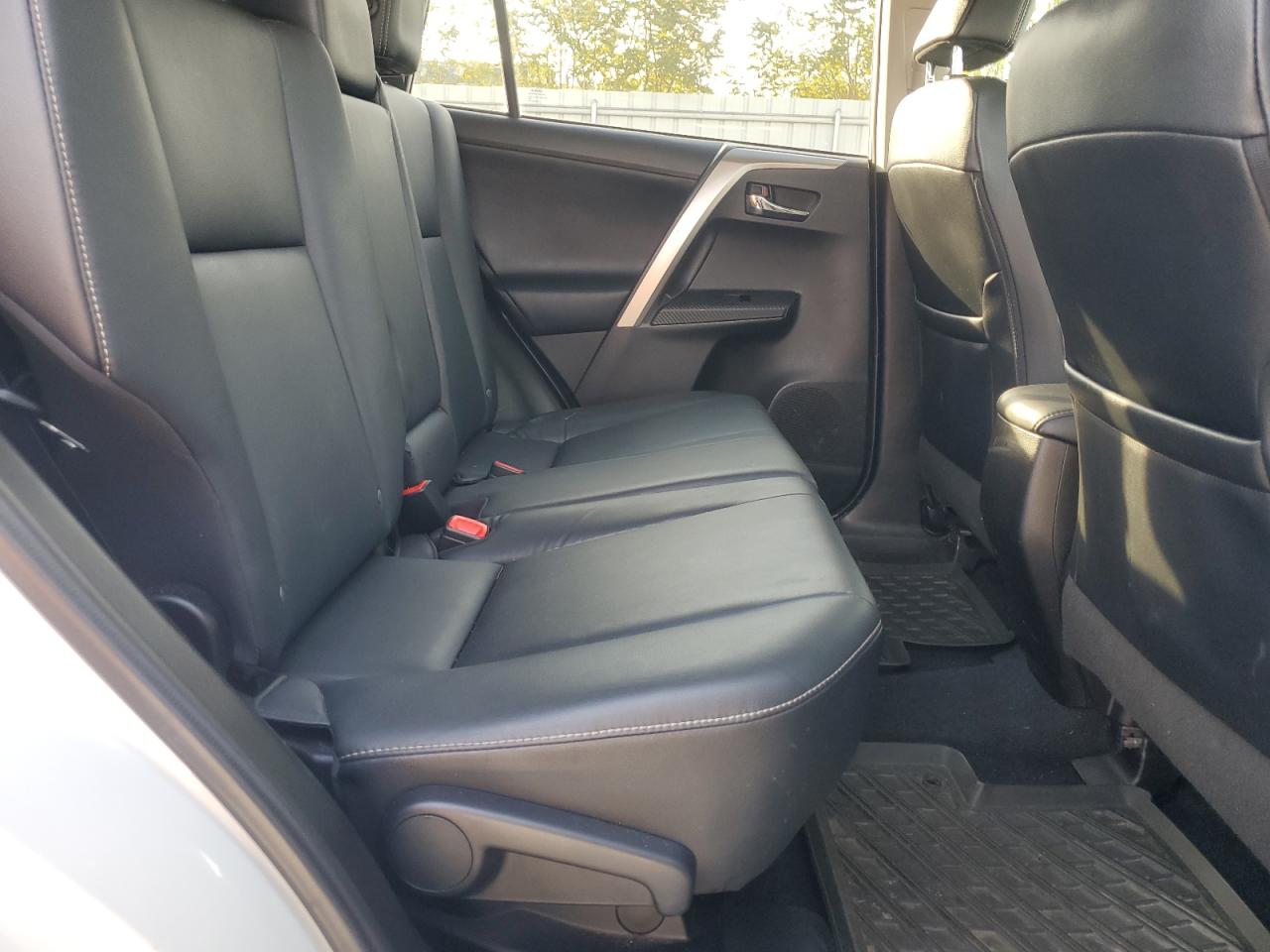 2015 Toyota RAV 4 - Image 11