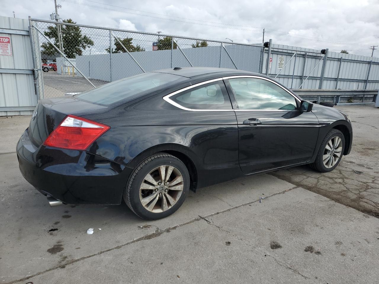 2010 Honda Accord - Image 3