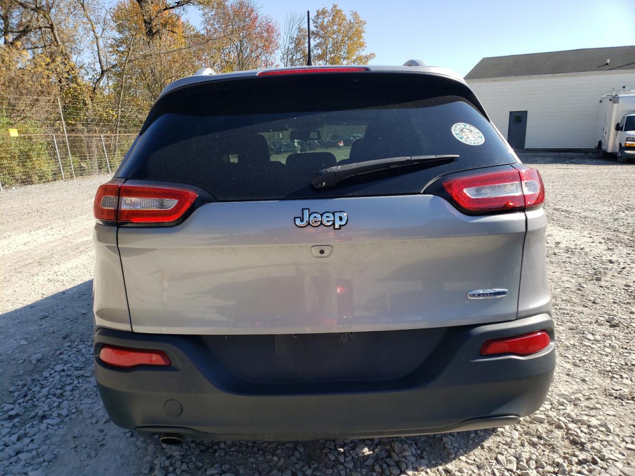 2017 Jeep Cherokee Latitude VIN: 1C4PJLCBXHW607655 Lot: 76581244