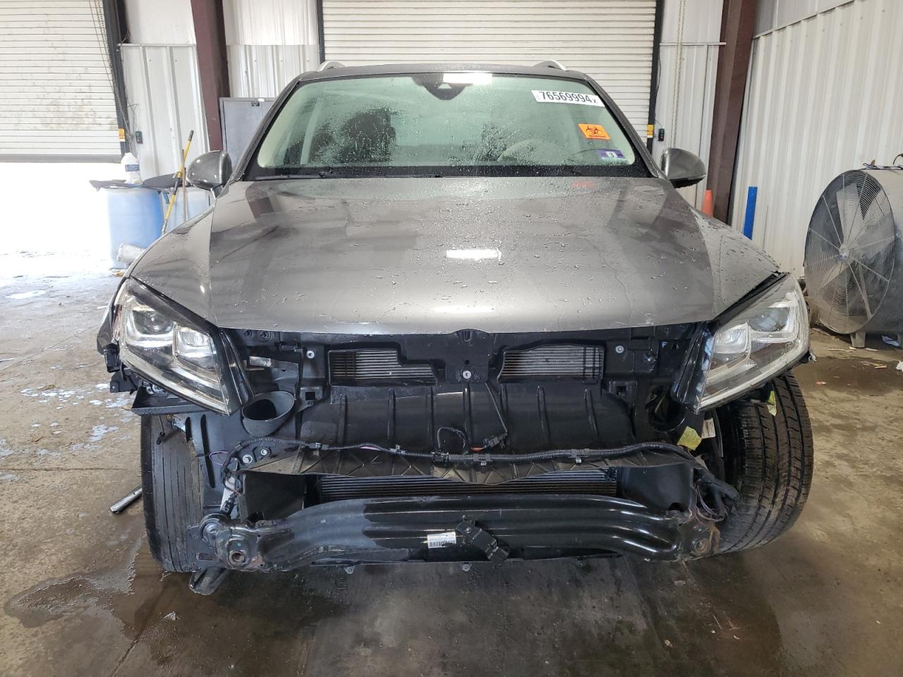 2017 Volkswagen Touareg - Image 5