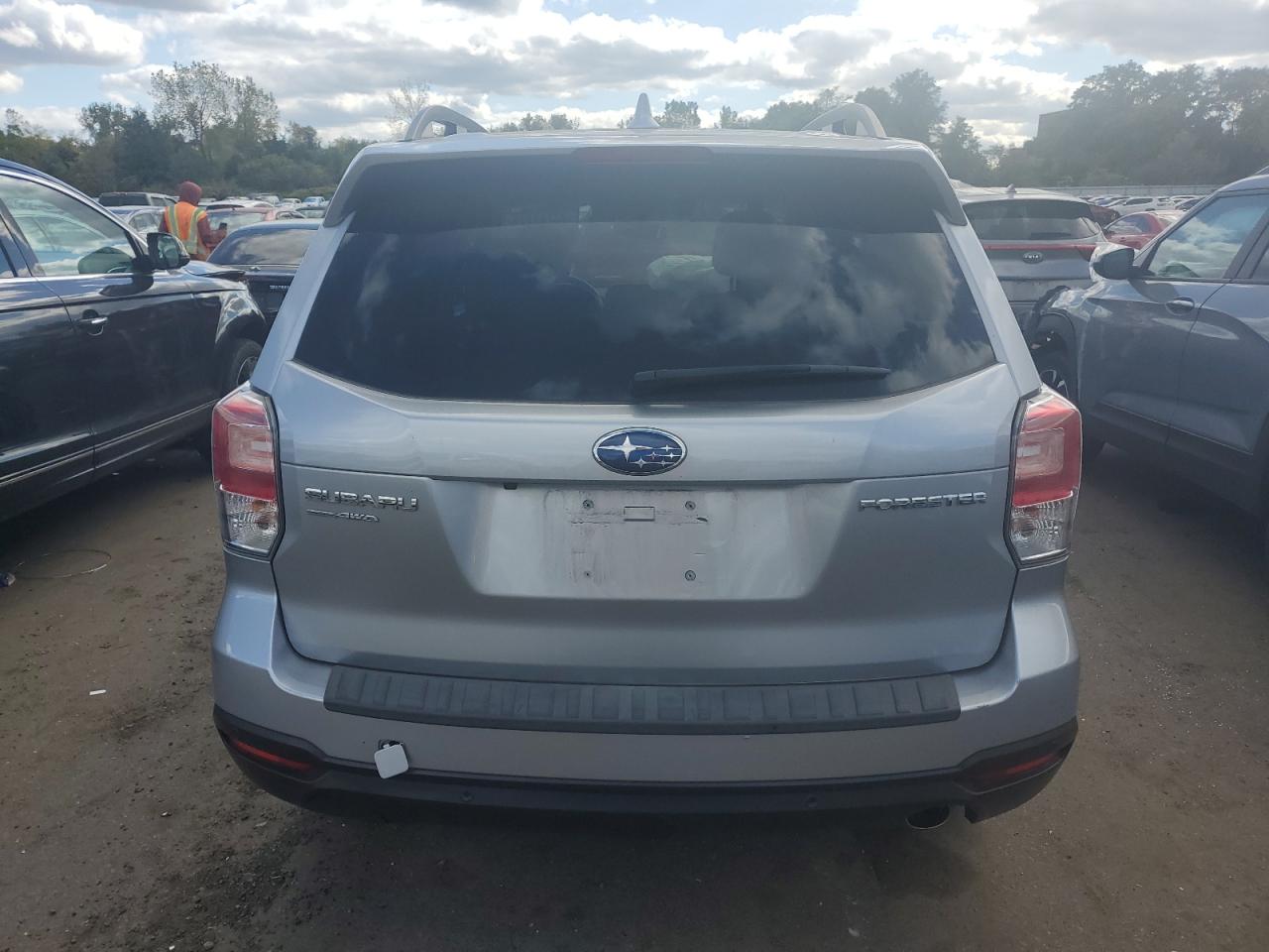 JF2SJARC5JH602356 2018 Subaru Forester 2.5I Limited