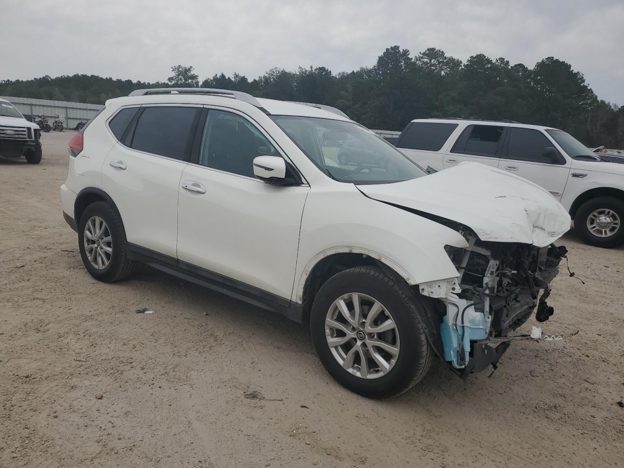 2017 Nissan Rogue - Image 4