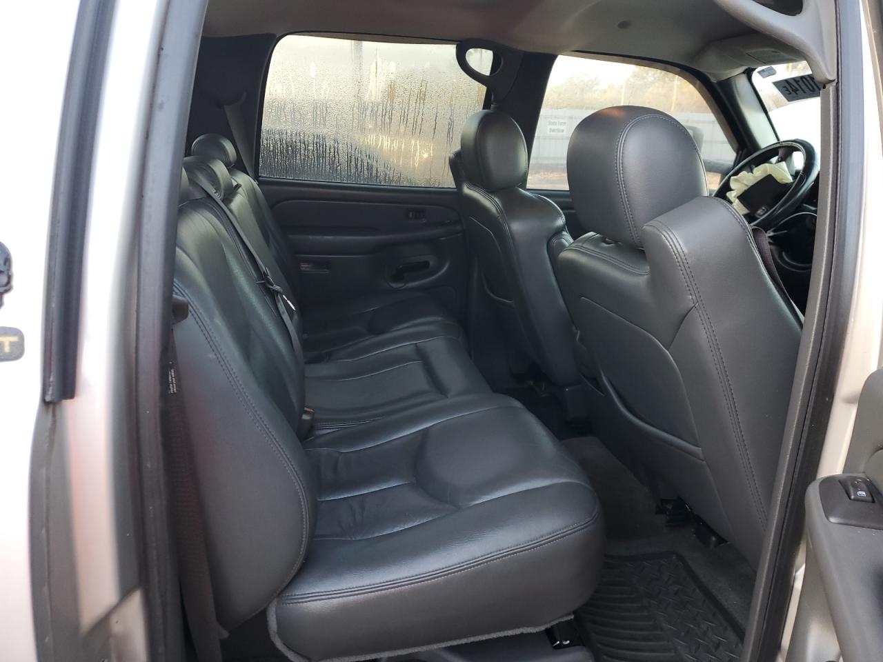 2004 GMC Sierra - Image 10