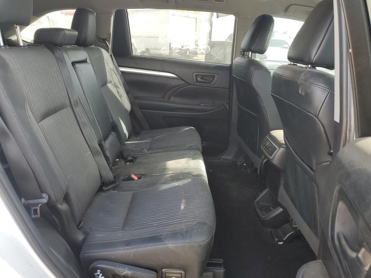 2019 Toyota Highlander - Image 11