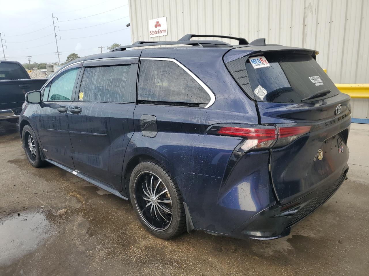 VIN 5TDDRKEC1MS052018 2021 TOYOTA SIENNA no.2