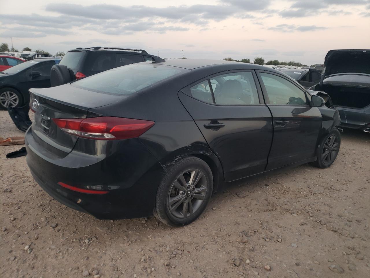 VIN 5NPD84LF2JH251589 2018 HYUNDAI ELANTRA no.3