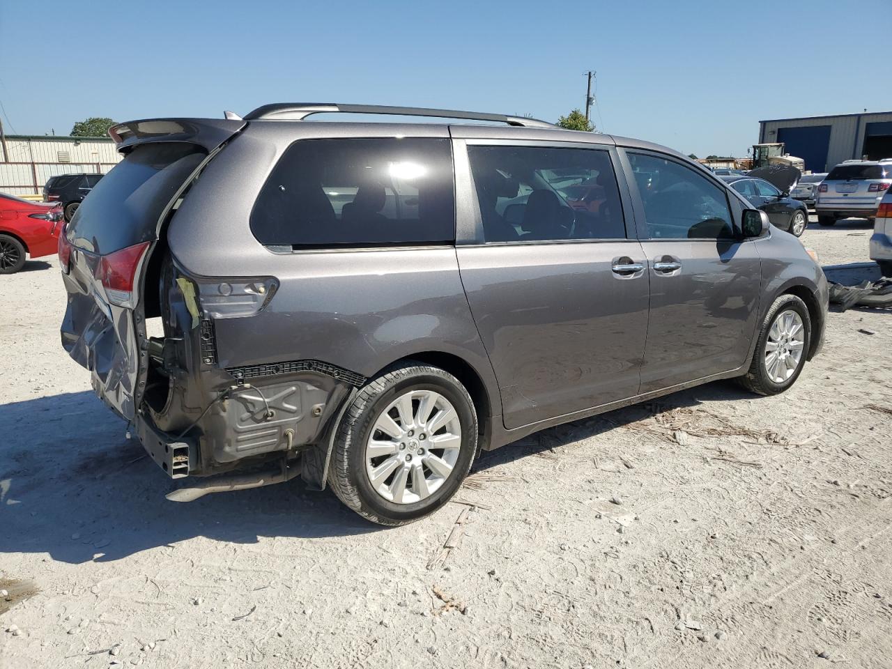 2012 Toyota Sienna - Image 3