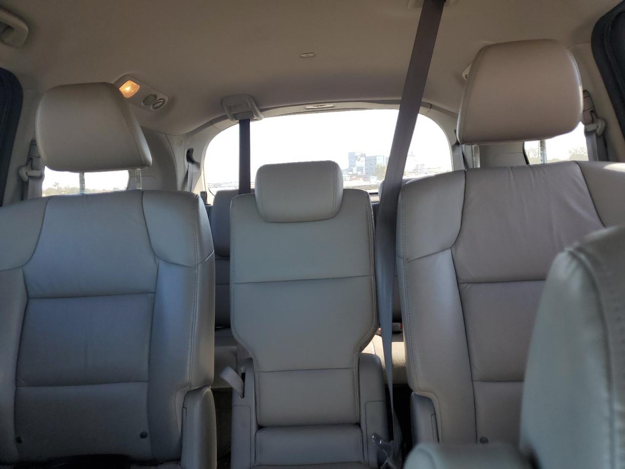 2011 Honda Odyssey - Image 10