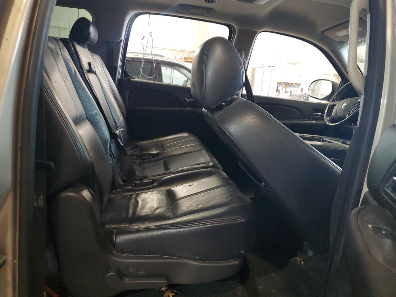 2007 Chevrolet Suburban - Image 11