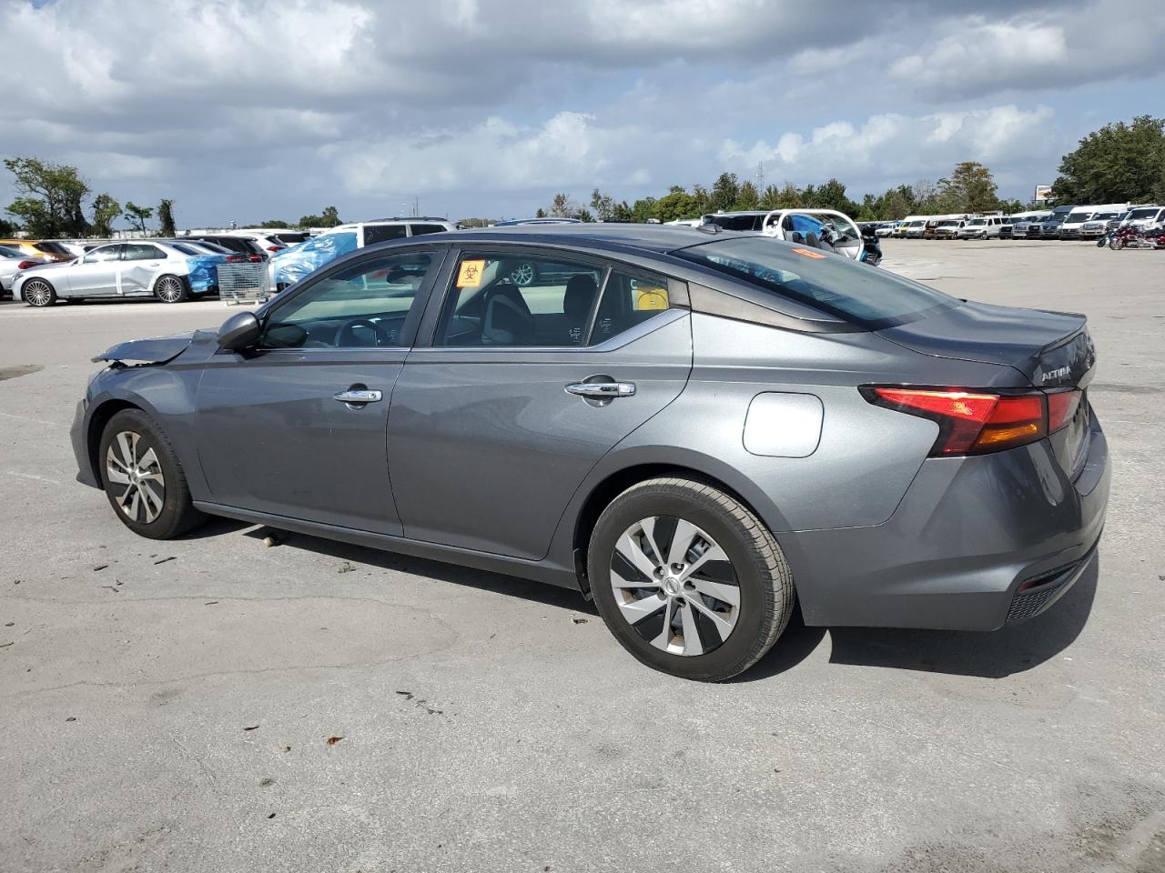 2019 Nissan Altima - Image 2