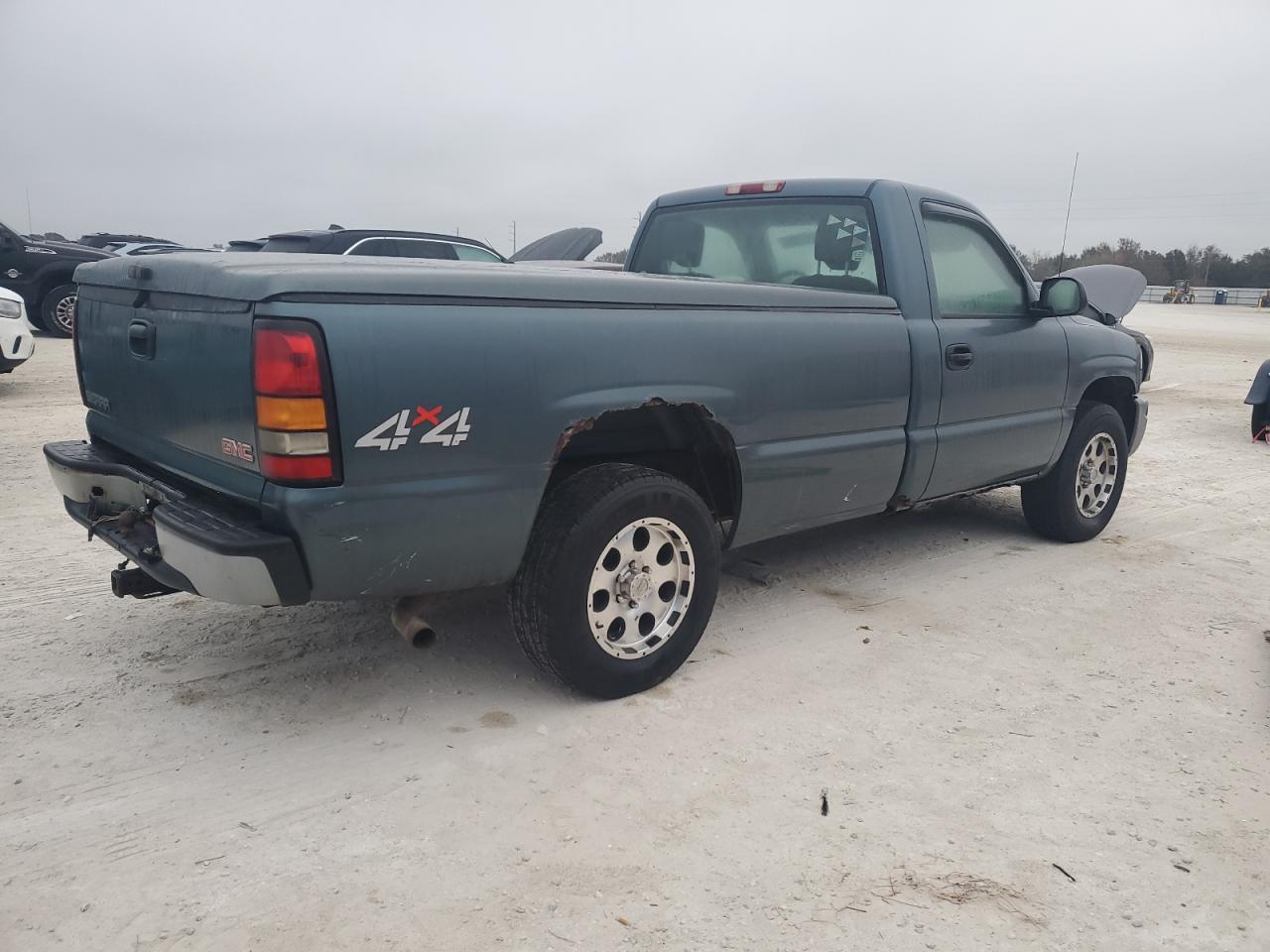 2006 GMC Sierra - Image 3