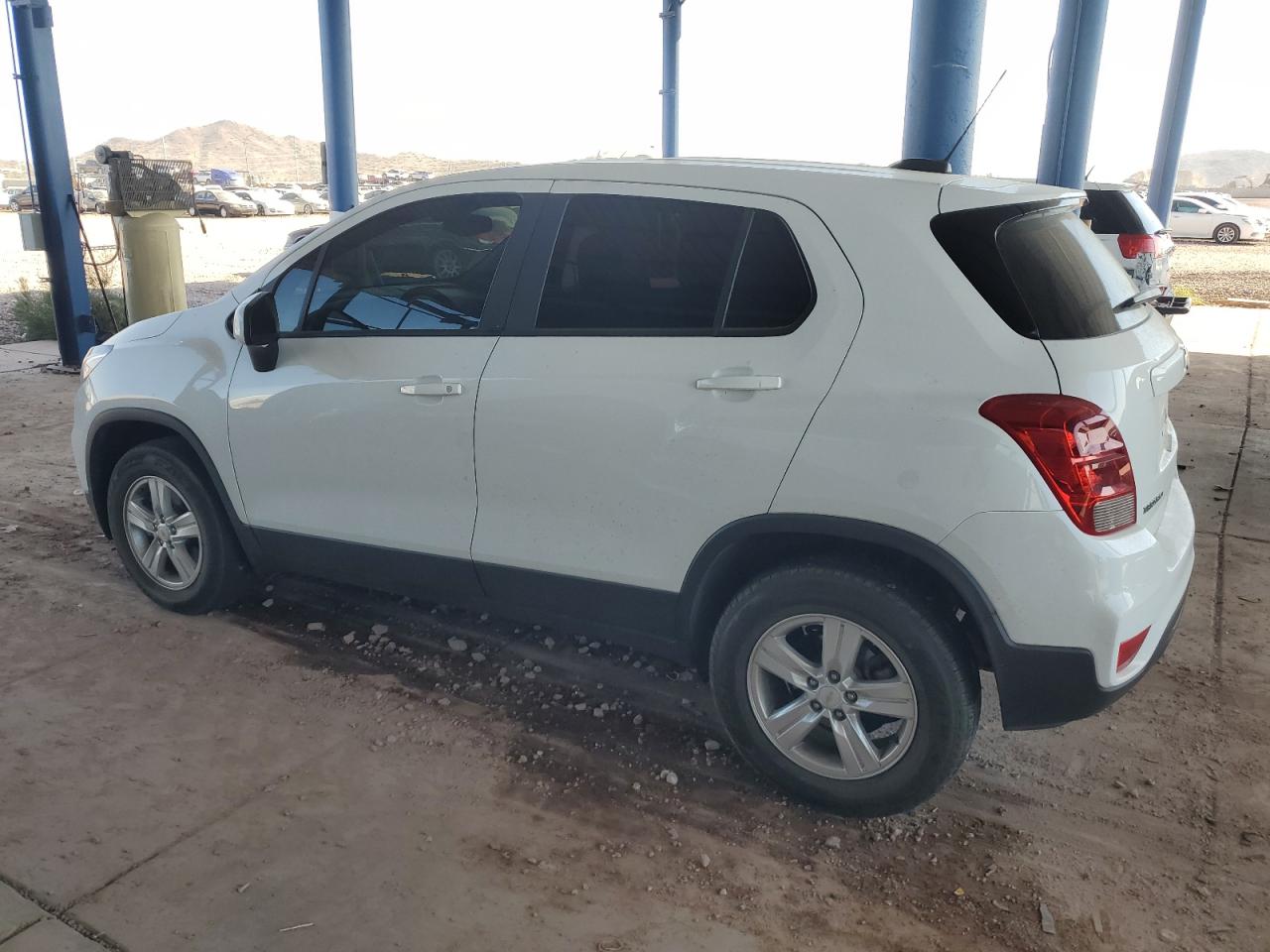 KL7CJNSBXLB062016 2020 CHEVROLET TRAX - Image 2