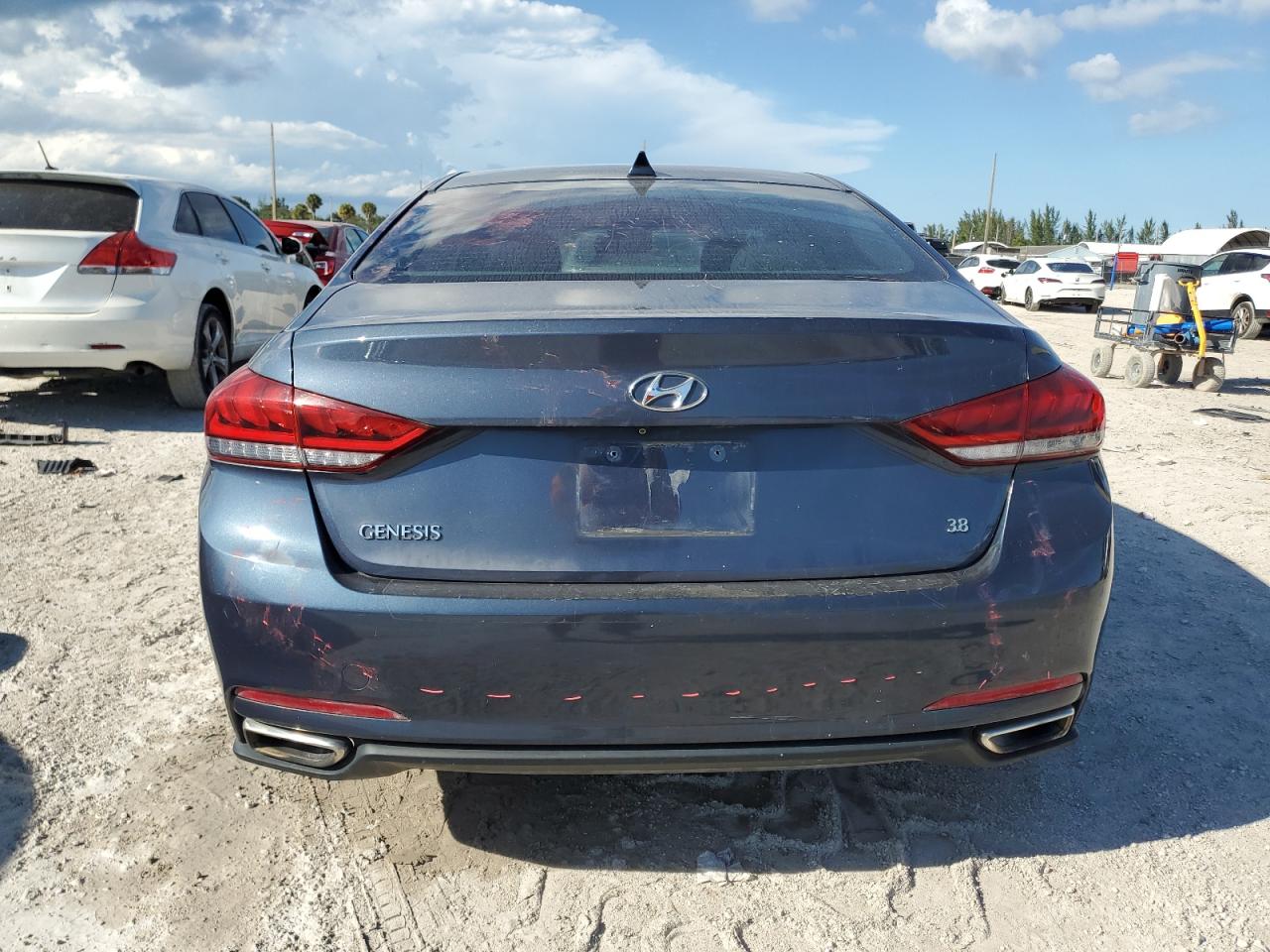 2015 Hyundai Genesis 3.8L VIN: KMHGN4JE7FU082288 Lot: 72982234