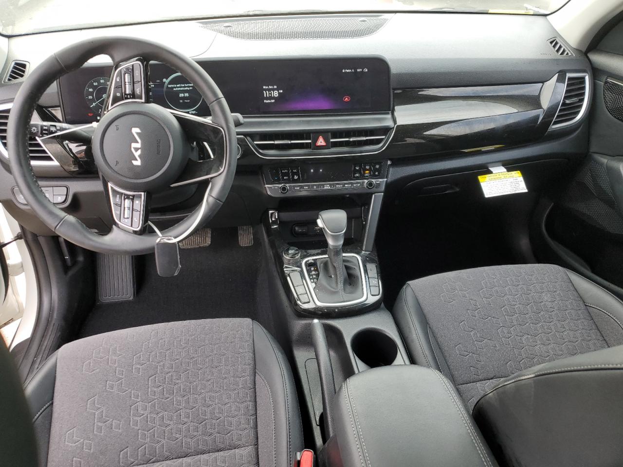 2024 Kia Seltos - Image 8