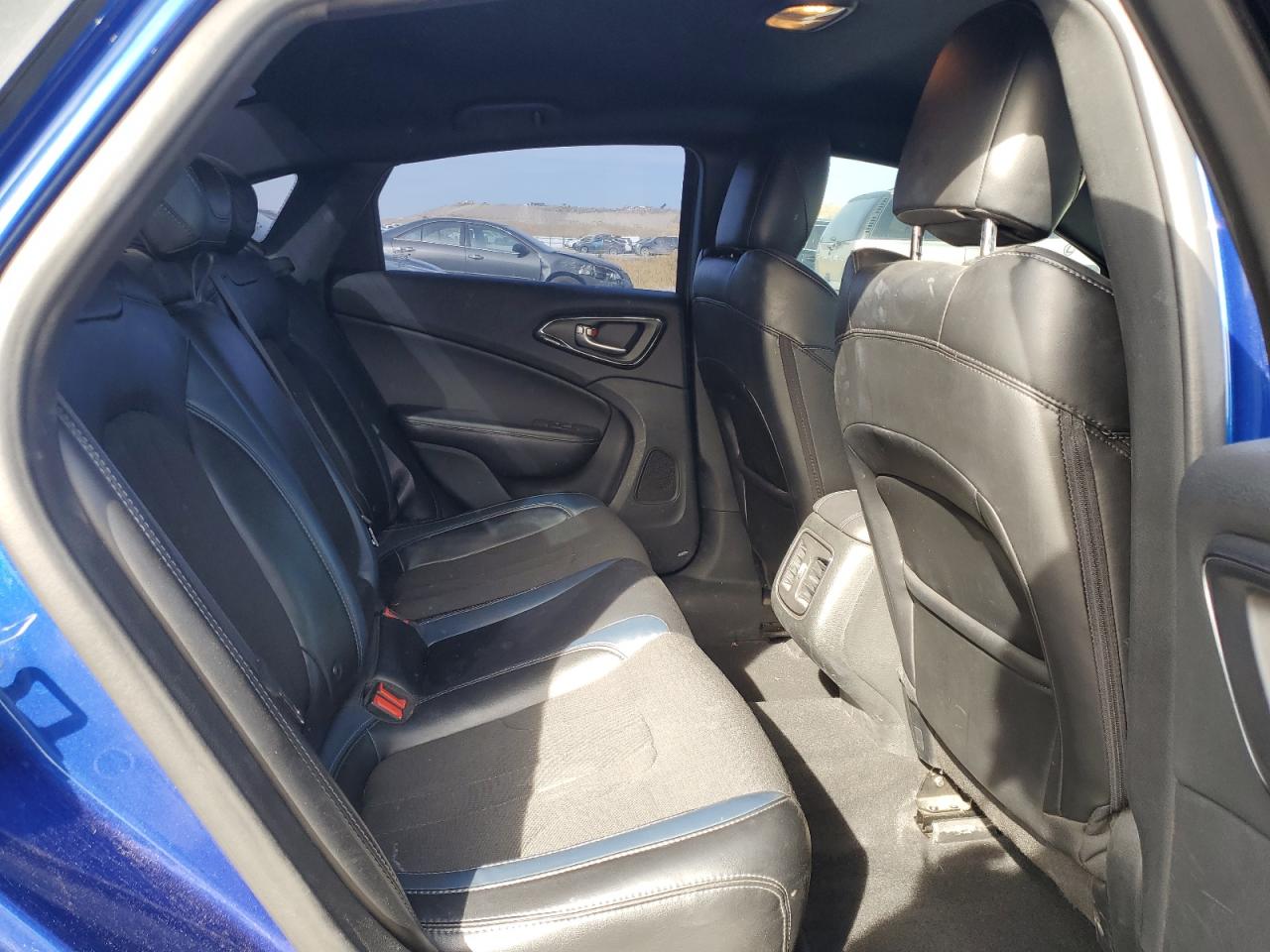 2015 Chrysler 200 - Image 10