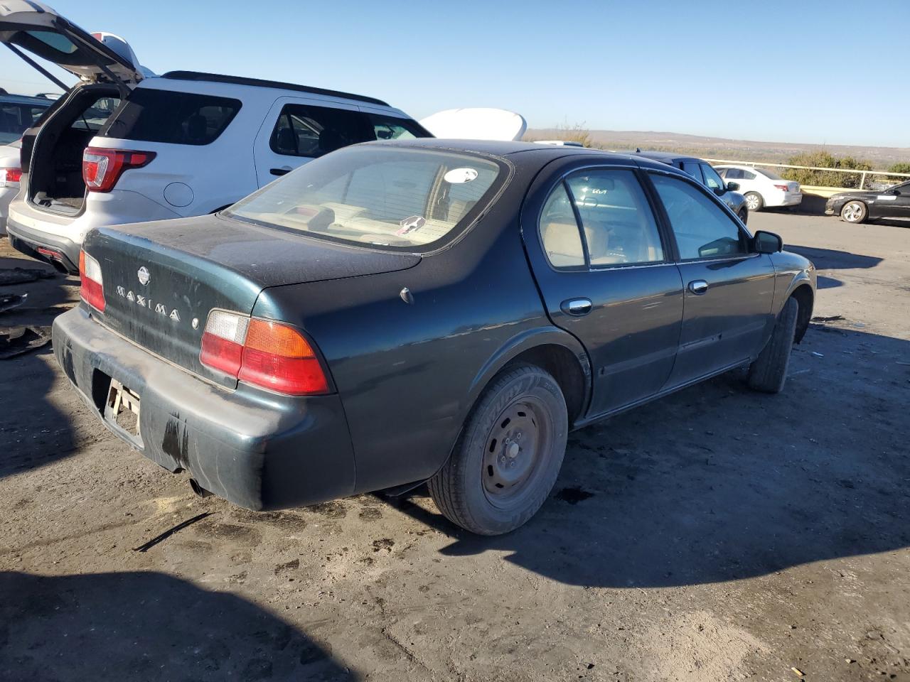 1995 Nissan Maxima - Image 3