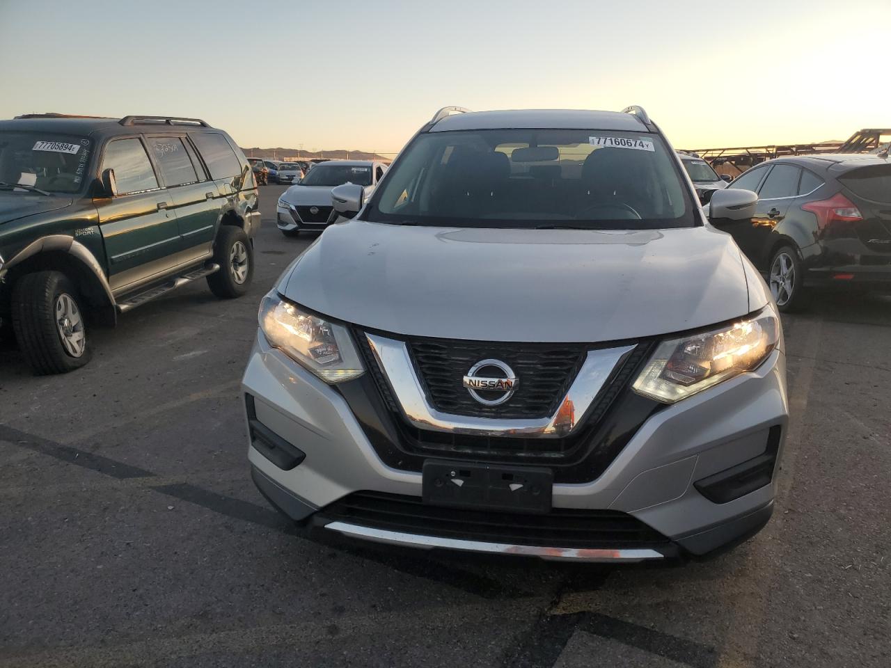 2017 Nissan Rogue - Image 5