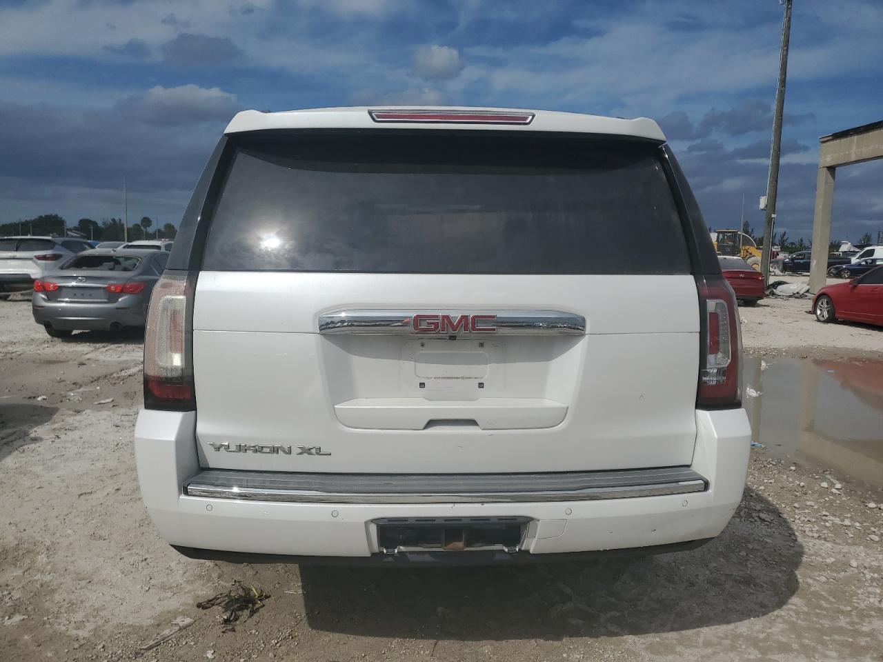 2019 GMC Yukon Xl Denali VIN: 1GKS1HKJ3KR251642 Lot: 76199674