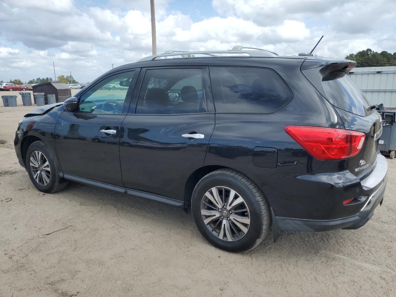 2017 Nissan Pathfinder - Image 2