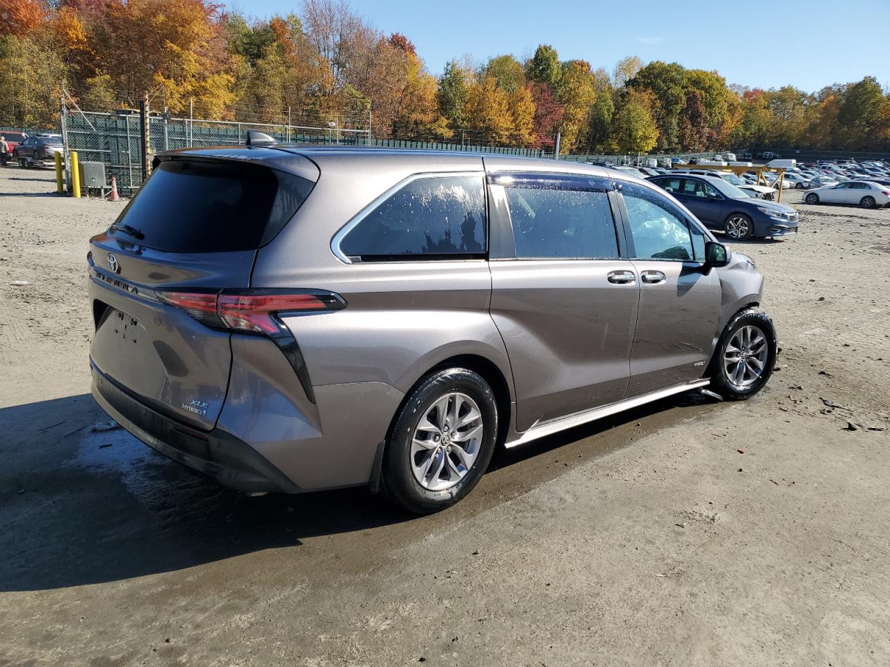 2021 Toyota Sienna - Image 3