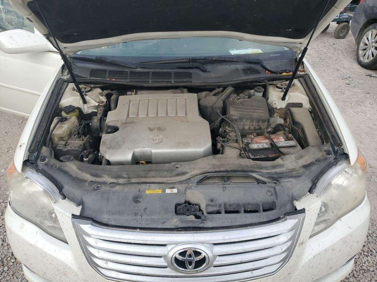 2010 Toyota Avalon - Image 12
