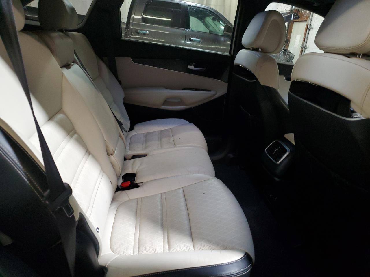 2016 Kia Sorento - Image 11