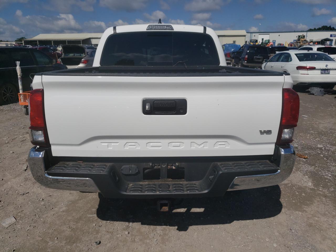 5TFAZ5CN8JX070823 2018 Toyota Tacoma Double Cab