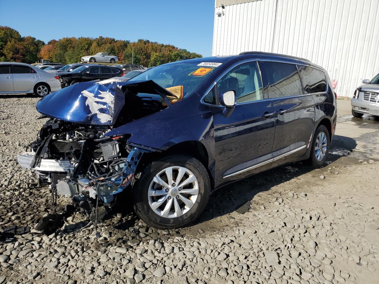 2017 Chrysler Pacifica - Image 1
