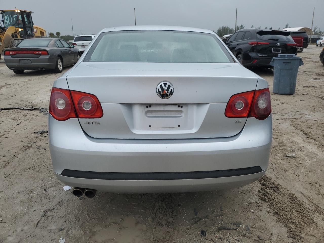 2005 Volkswagen New Jetta 2.5 VIN: 3VWRF71K05M646414 Lot: 75412394