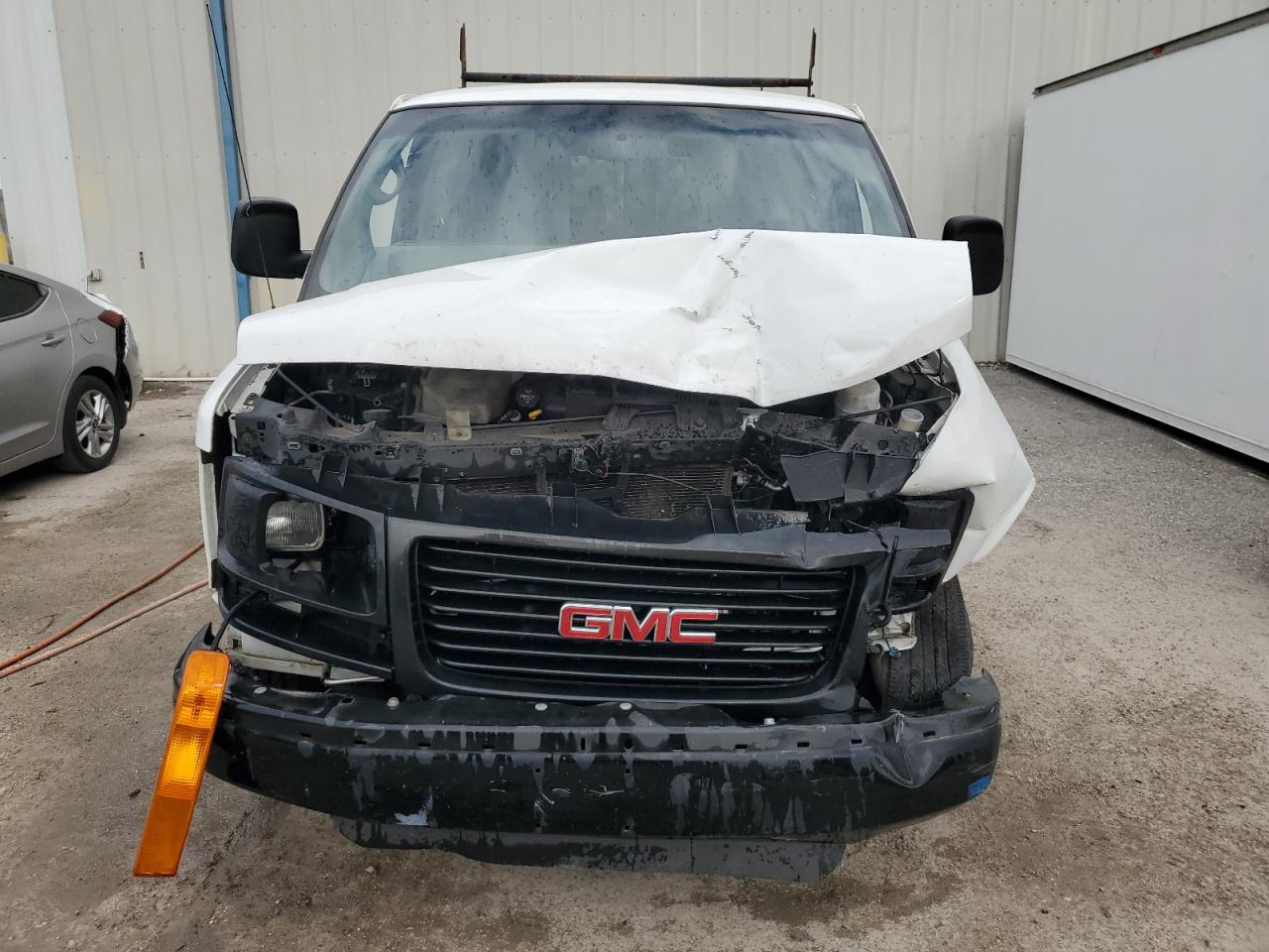 2015 GMC Savana - Image 5