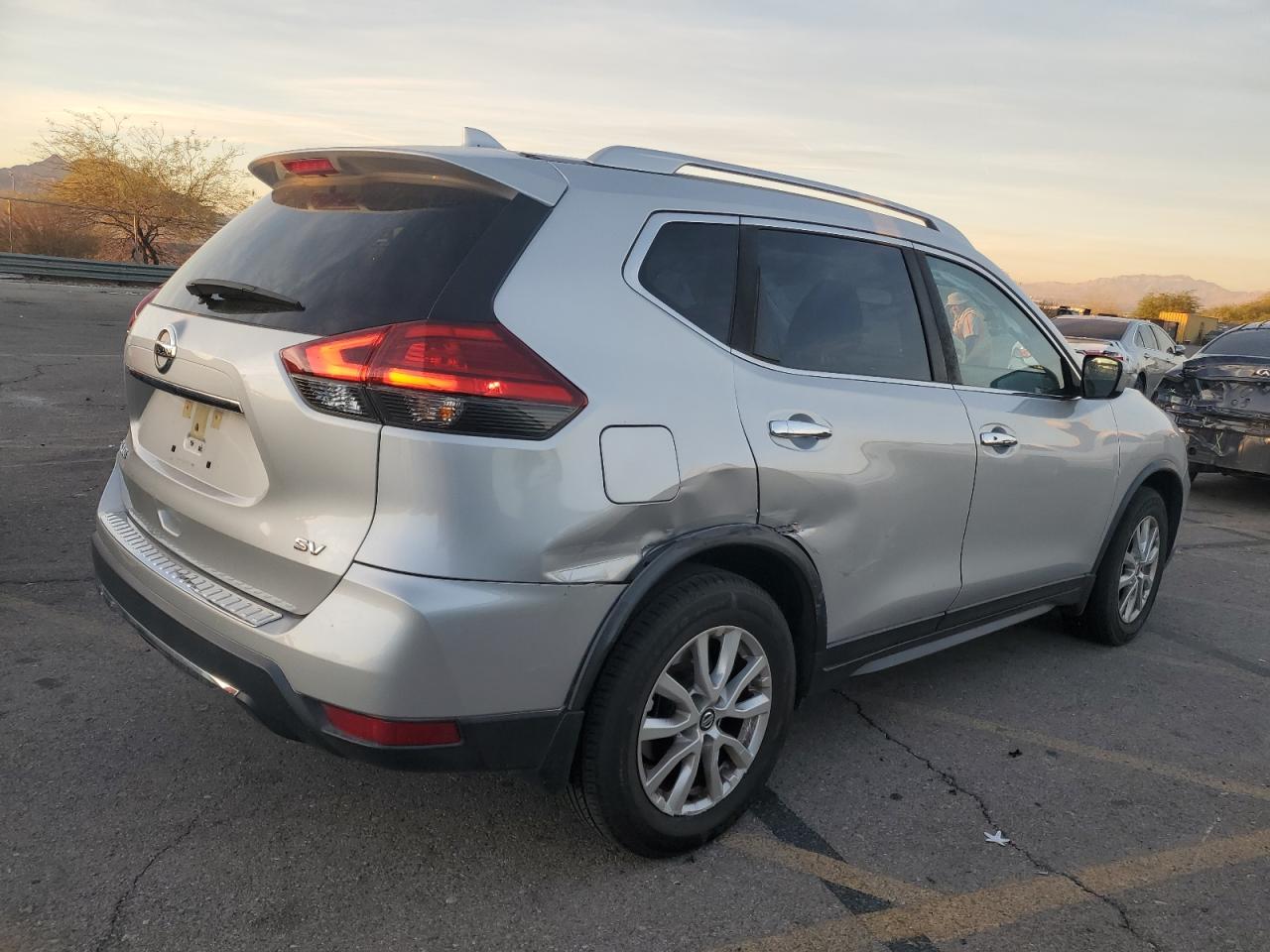 2017 Nissan Rogue - Image 3
