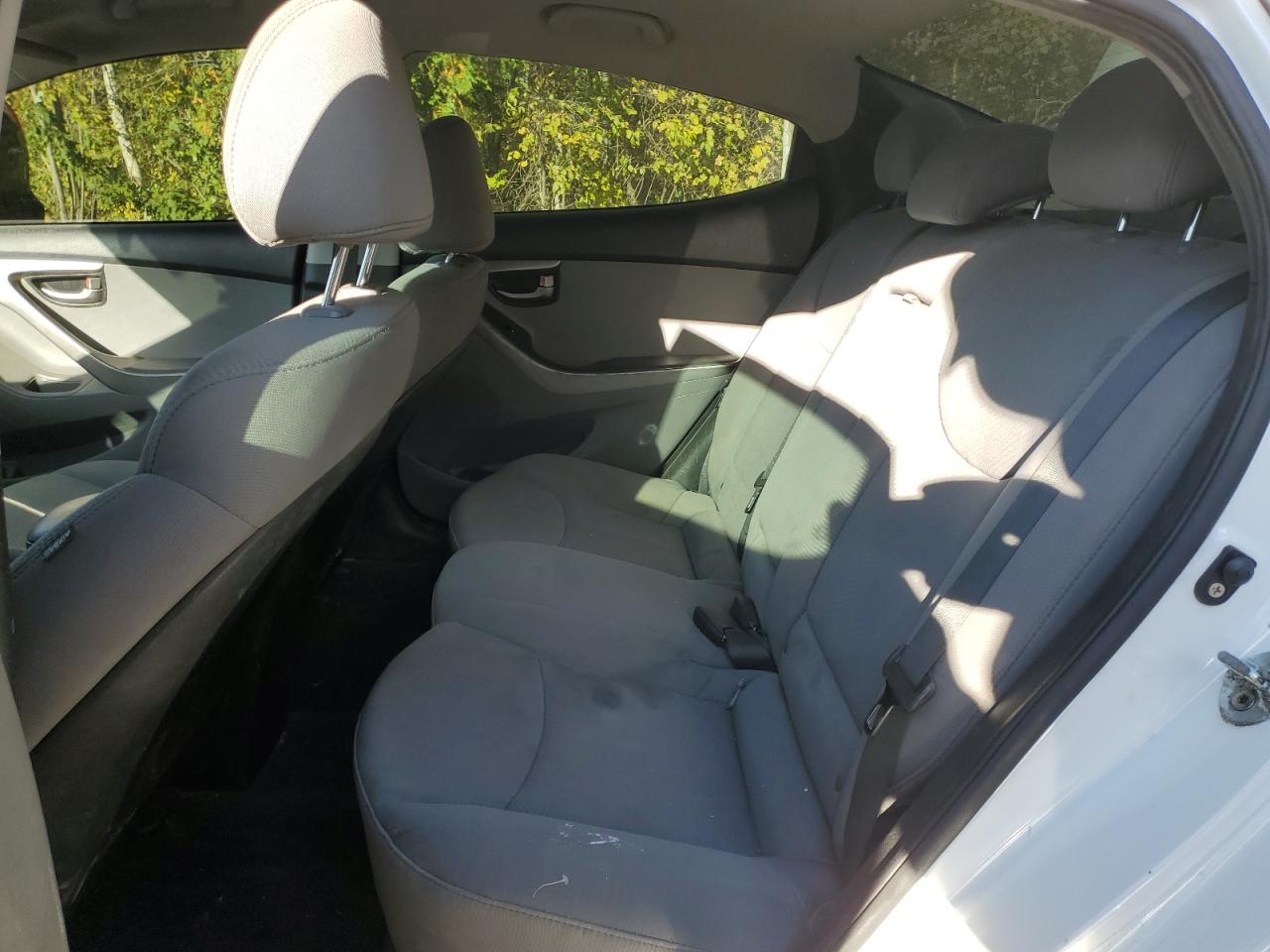 2012 Hyundai Elantra - Image 10