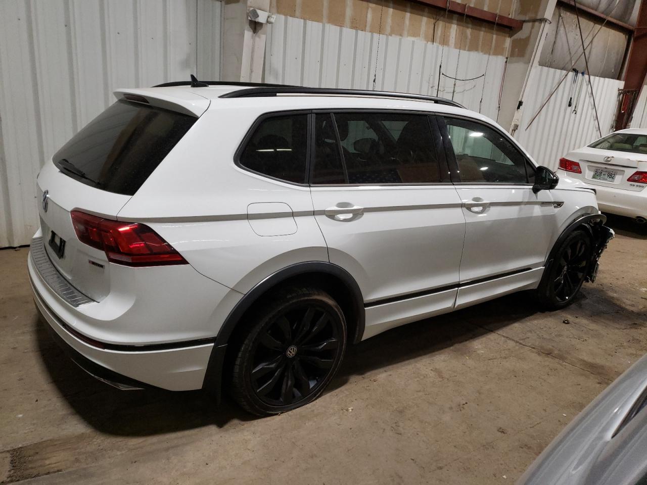 2021 Volkswagen Tiguan - Image 3