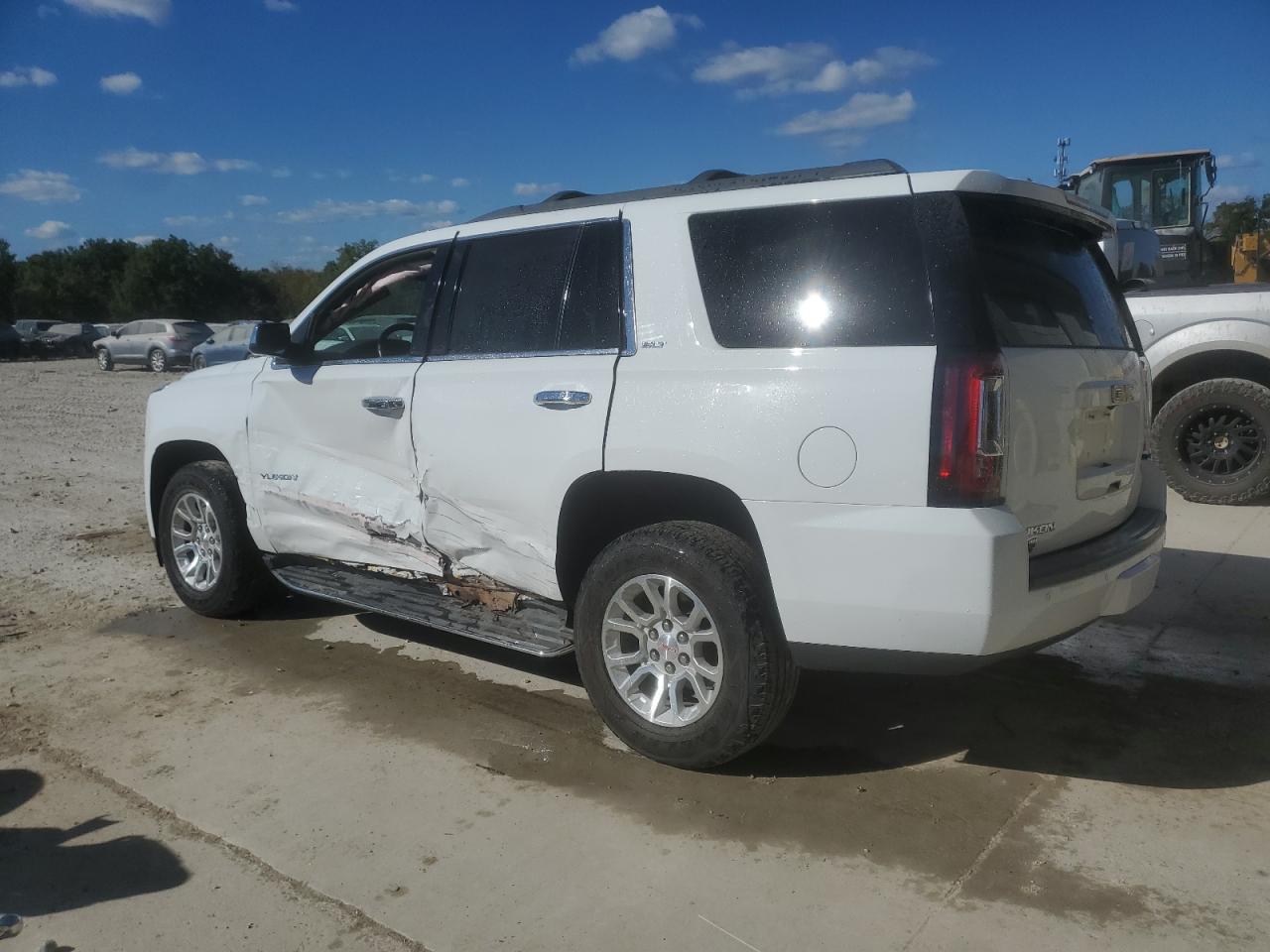 2016 GMC Yukon - Image 2
