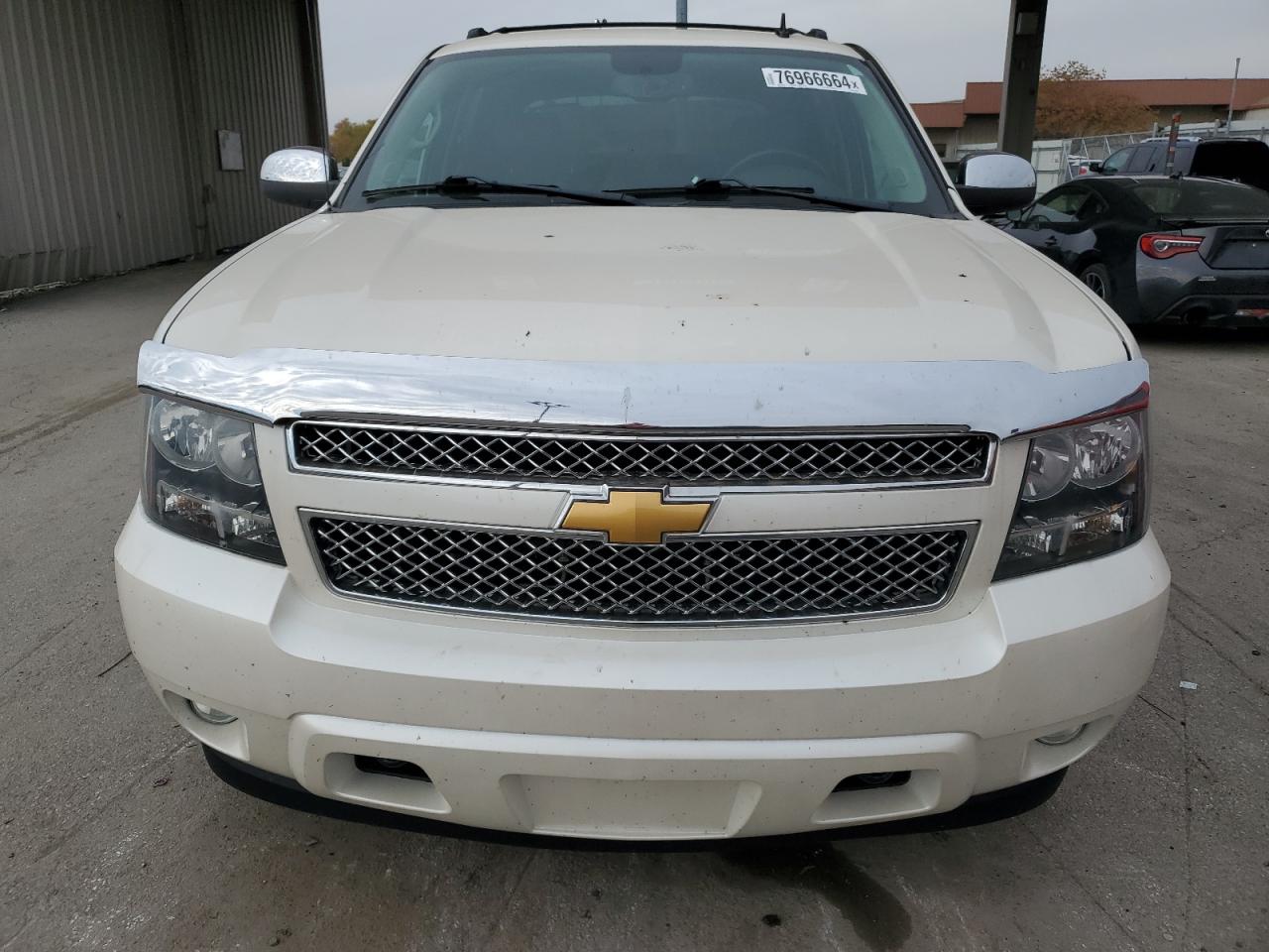 2012 Chevrolet Avalanche - Image 5