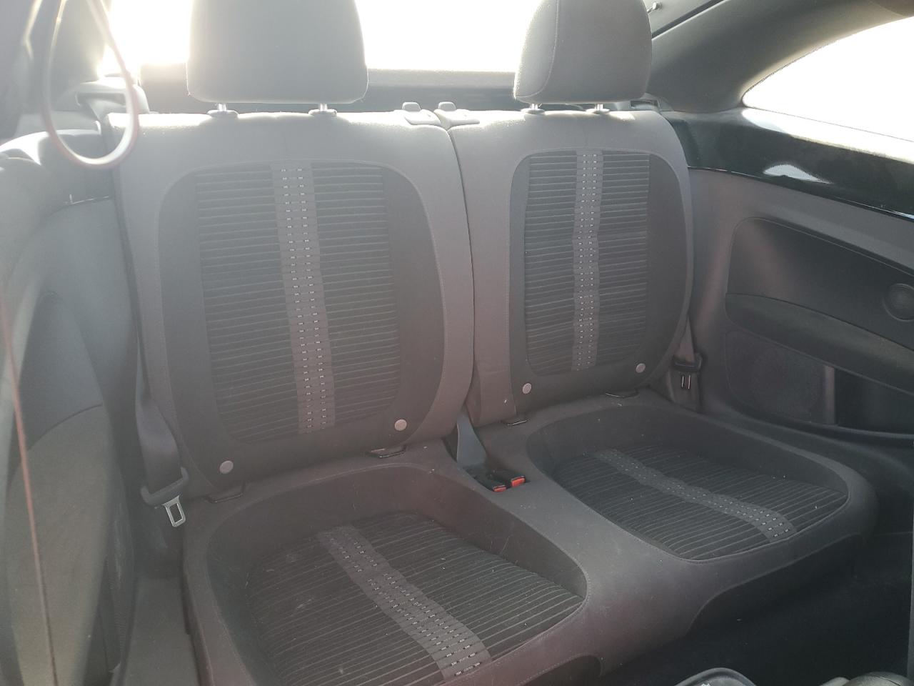 2013 Volkswagen Beetle - Image 10