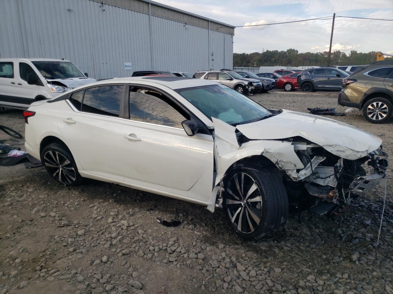 2021 Nissan Altima - Image 4