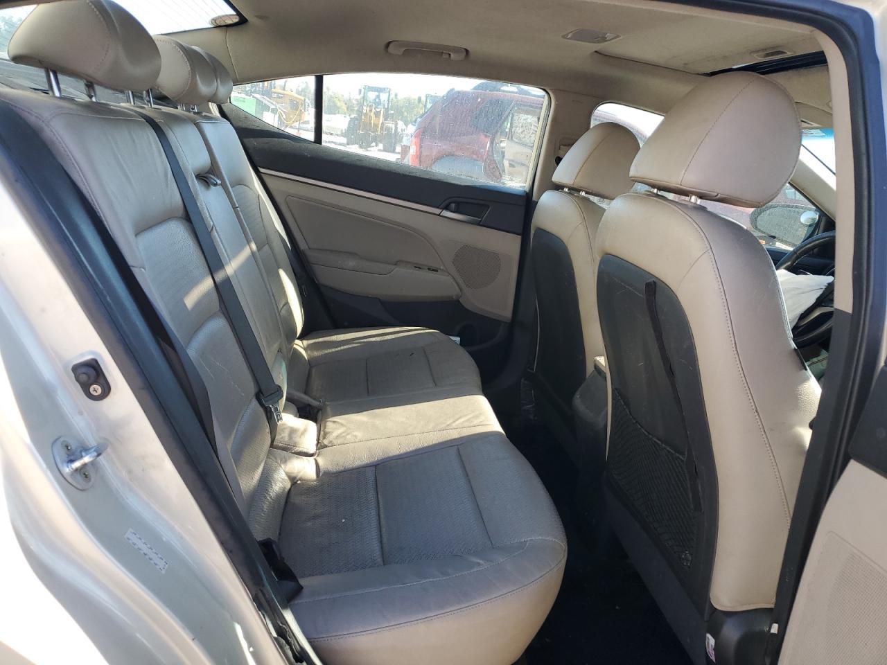 2017 Hyundai Elantra - Image 10