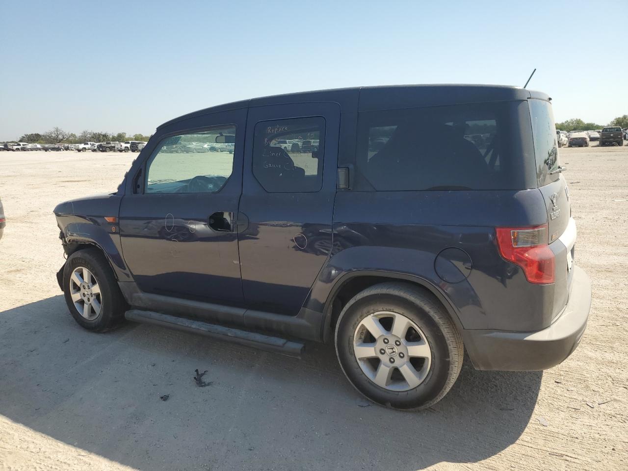 2010 Honda Element - Image 2