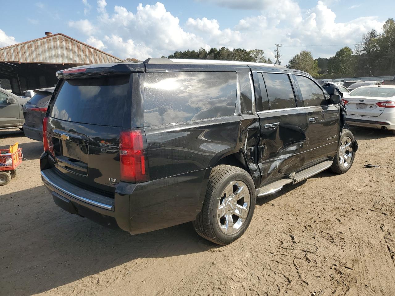 VIN 1GNSCKKC0FR640966 2015 CHEVROLET SUBURBAN no.3