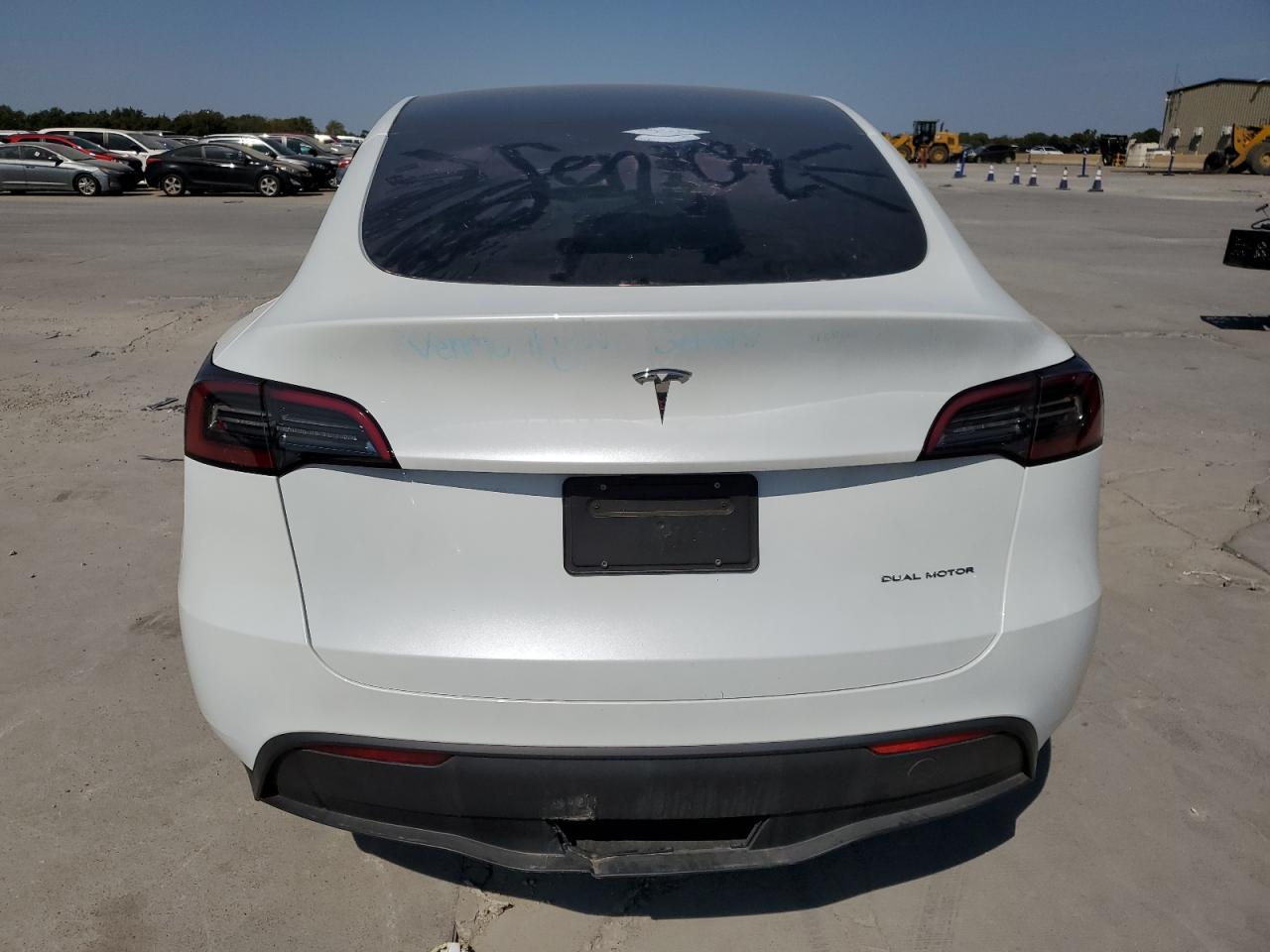 2024 Tesla Model Y VIN: 7SAYGDEEXRA304669 Lot: 75547014