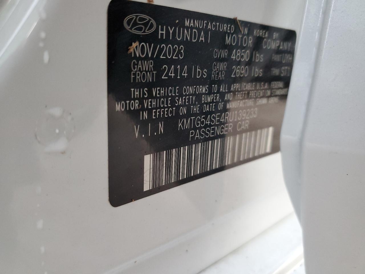 2024 Genesis G70 - Image 13