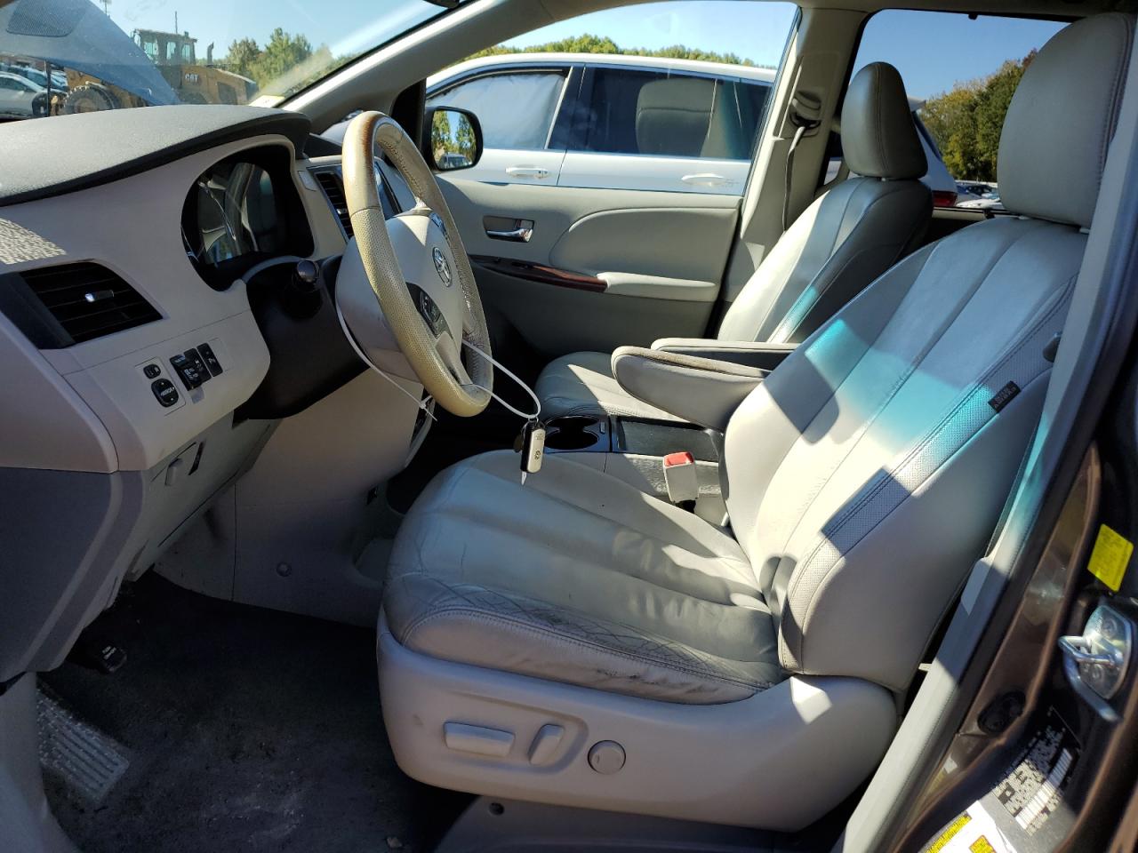 2011 Toyota Sienna - Image 7