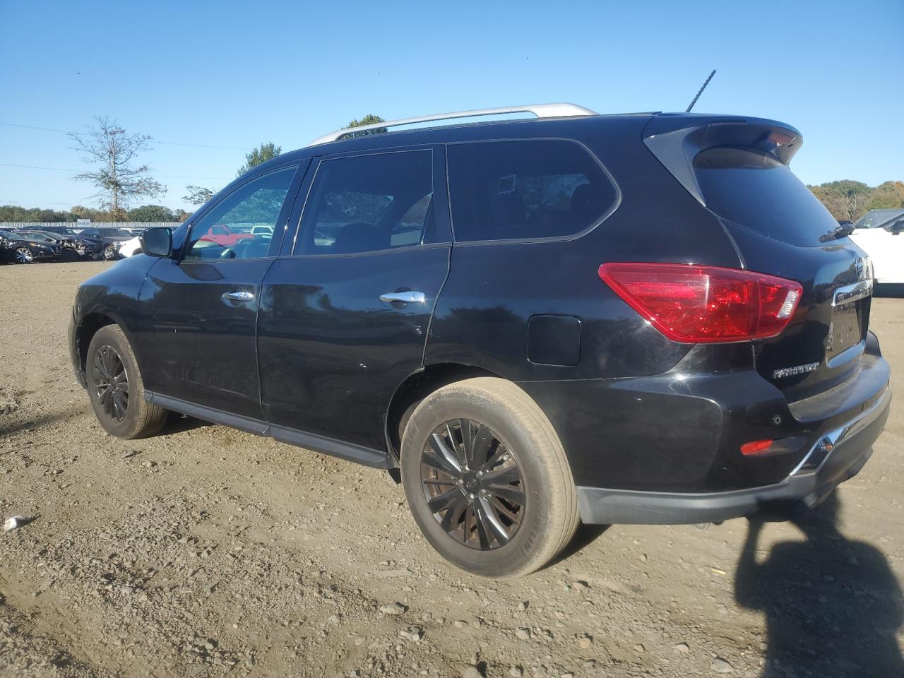 VIN 5N1DR2MM4JC656679 2018 NISSAN PATHFINDER no.2