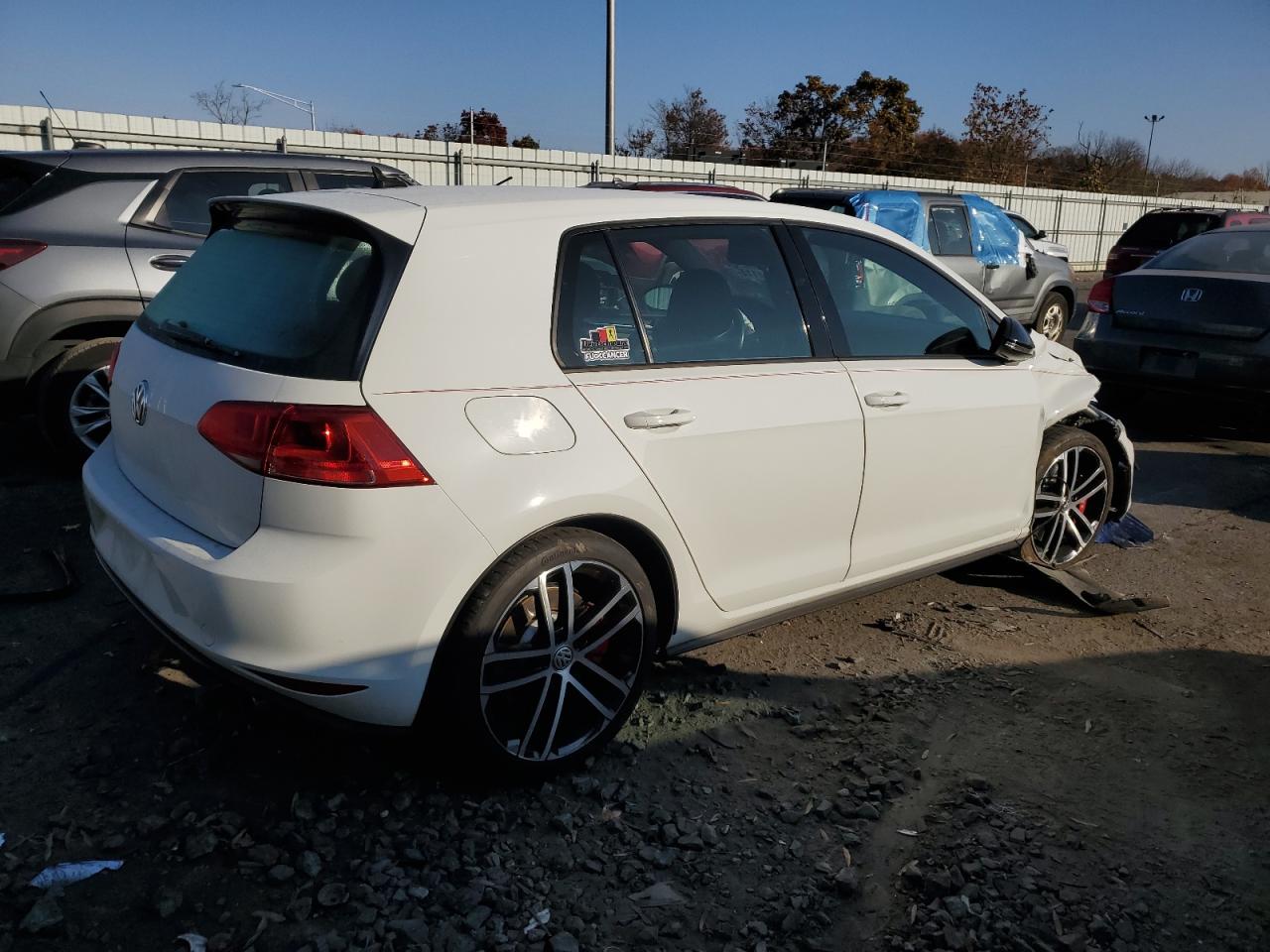 2017 Volkswagen GTI - Image 3