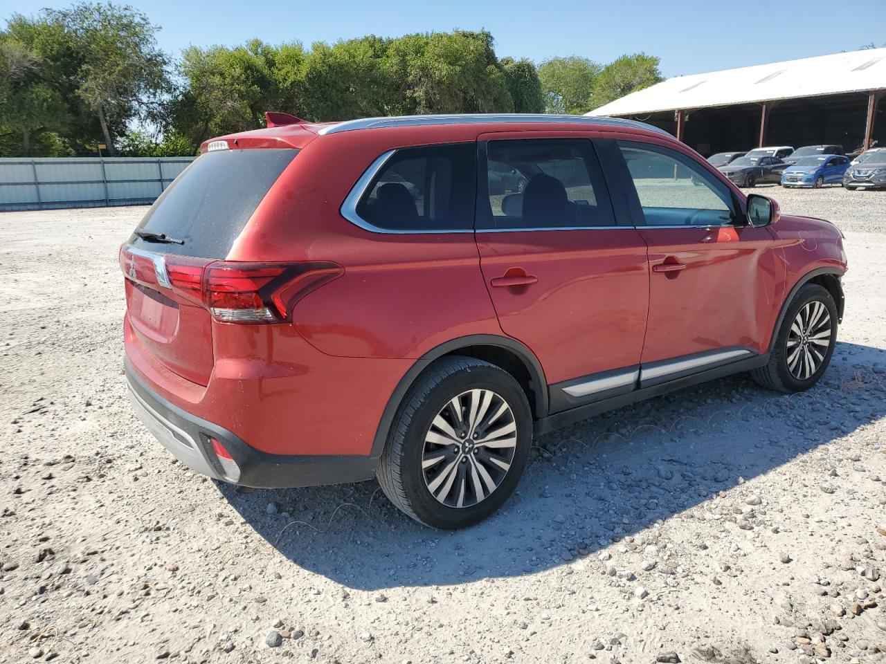 2019 Mitsubishi Outlander - Image 3