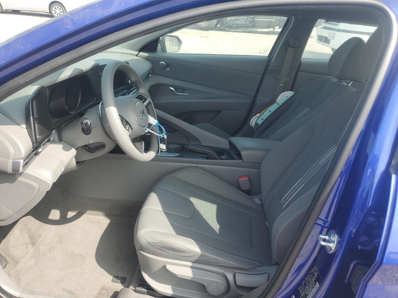 2023 Hyundai Elantra - Image 7