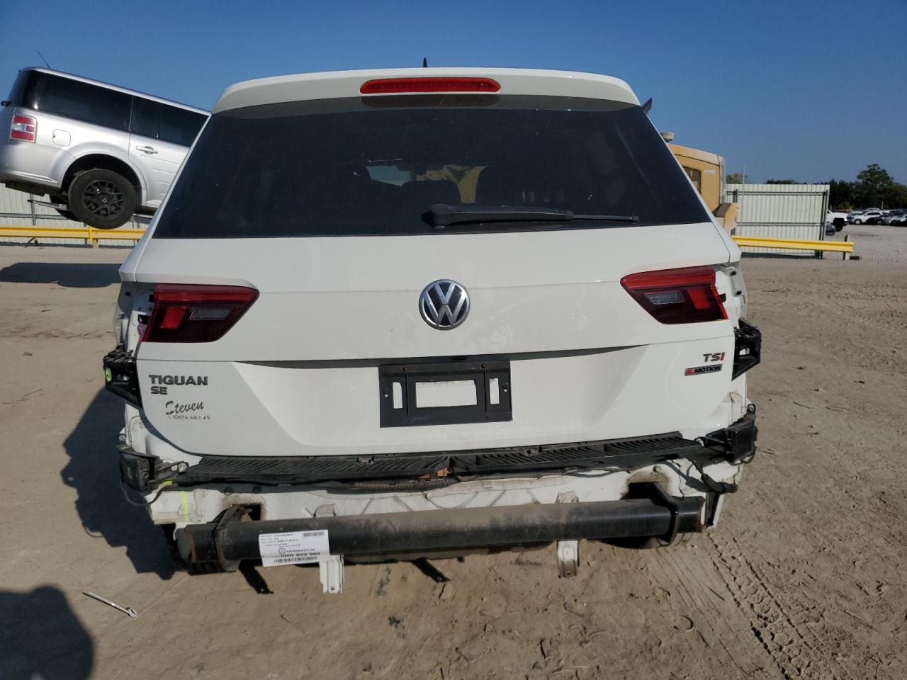 2018 Volkswagen Tiguan - Image 6