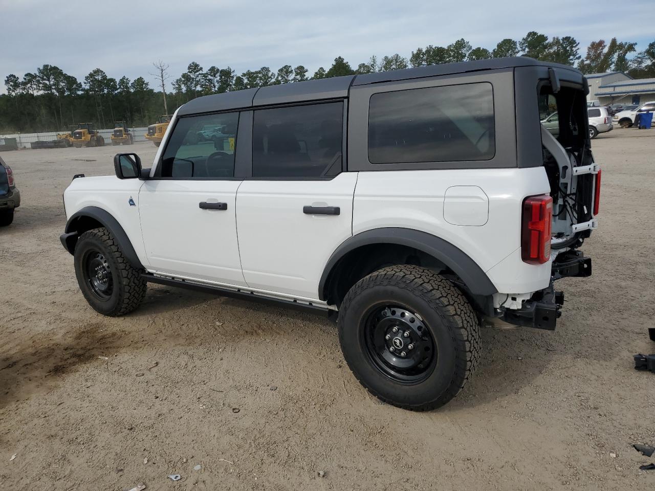 2023 Ford Bronco - Image 2